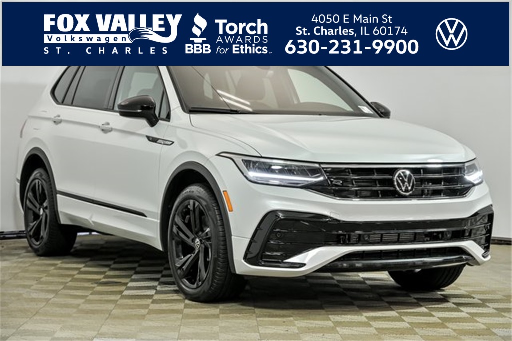 2024 Volkswagen Tiguan SE R-LINE BLACK's photo