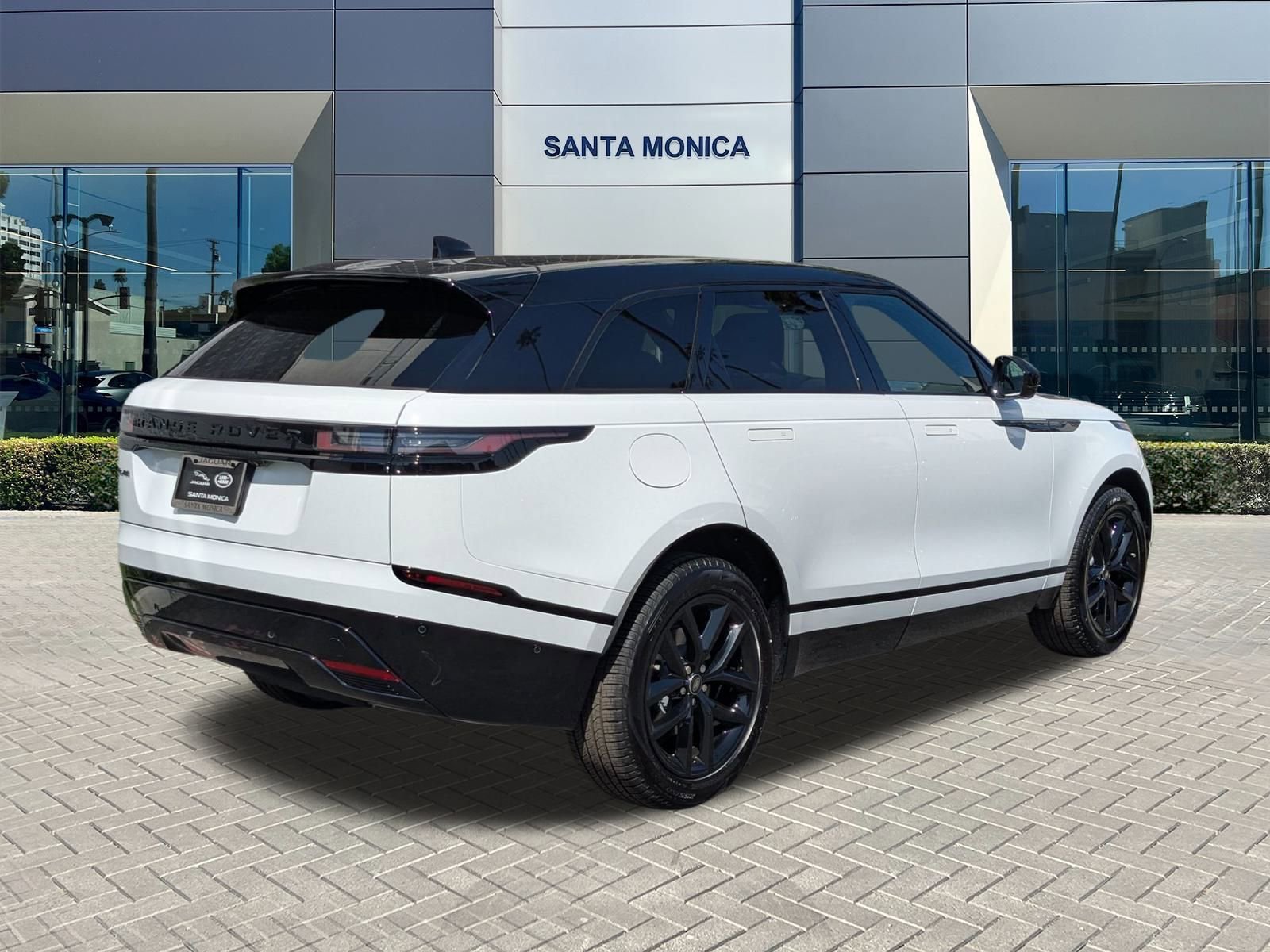 2026 Land Rover Range Rover Velar P400 Dynamic SE photo 2