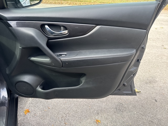 2018 Nissan Rogue SV photo 4