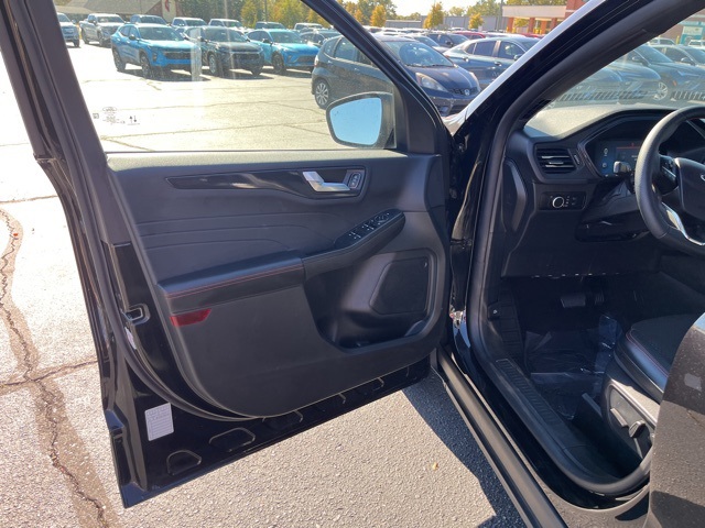2025 Ford Escape ST-Line photo 4