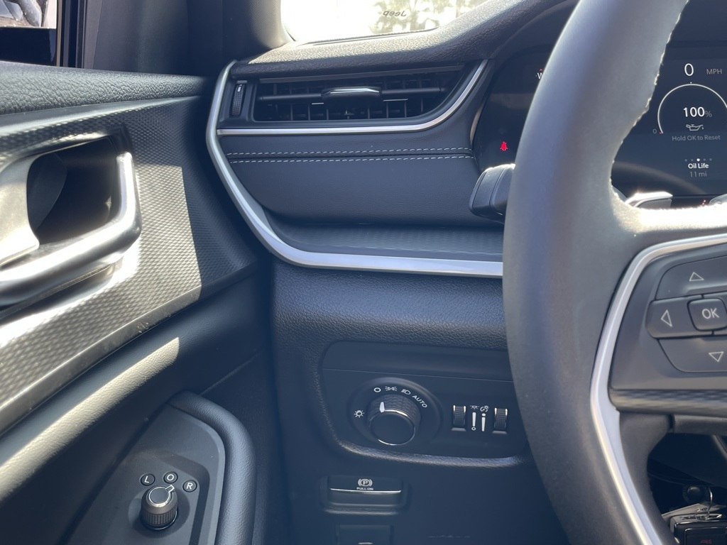 2025 Jeep Grand Cherokee Altitude X photo 32
