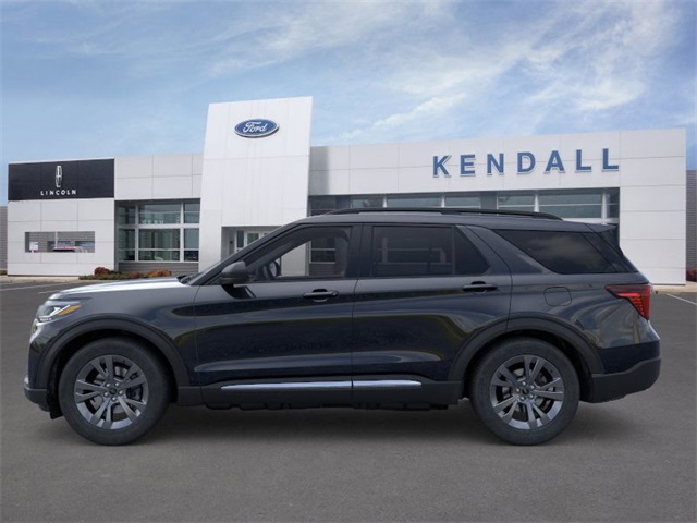 2025 Ford Explorer photo 2