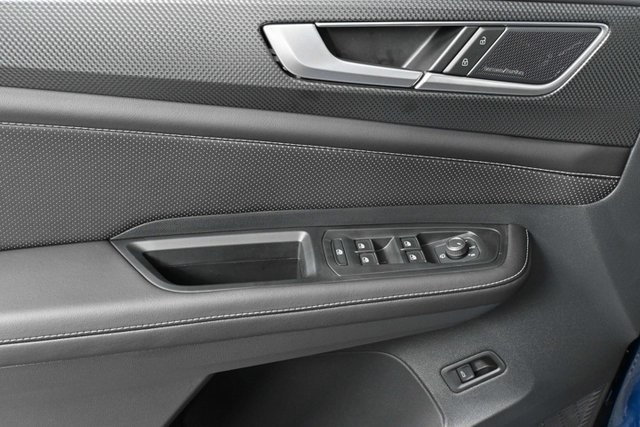 2025 Volkswagen Atlas Cross Sport SEL Premium R-Line photo 4