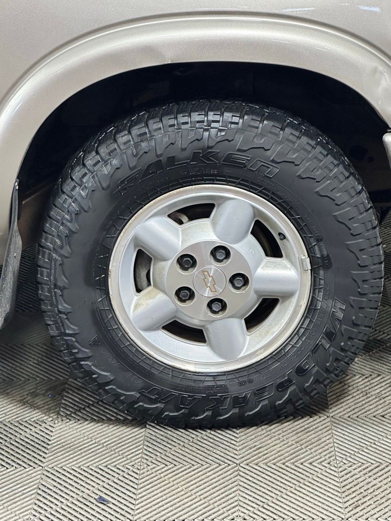 2003 Chevrolet S-10 Pickup photo 8