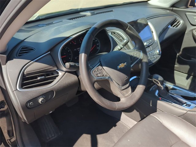 2022 Chevrolet Malibu 1LT photo 2