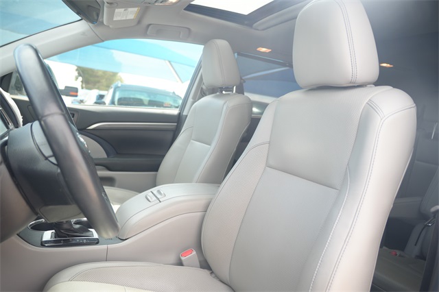 2019 Toyota Highlander Limited photo 8