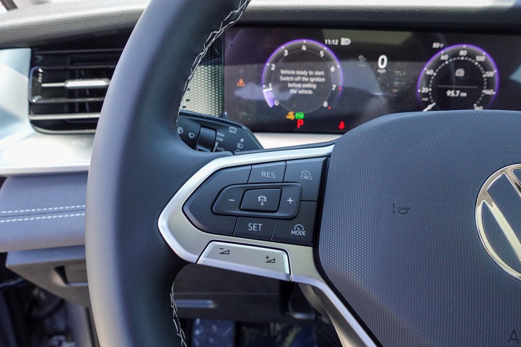 2025 Volkswagen Tiguan SE photo 11