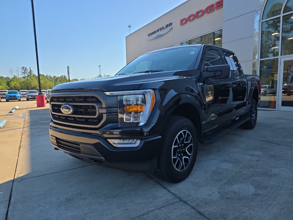2023 Ford F-150 XLT photo 3