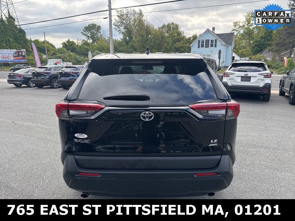 2024 Toyota RAV4 LE photo 4