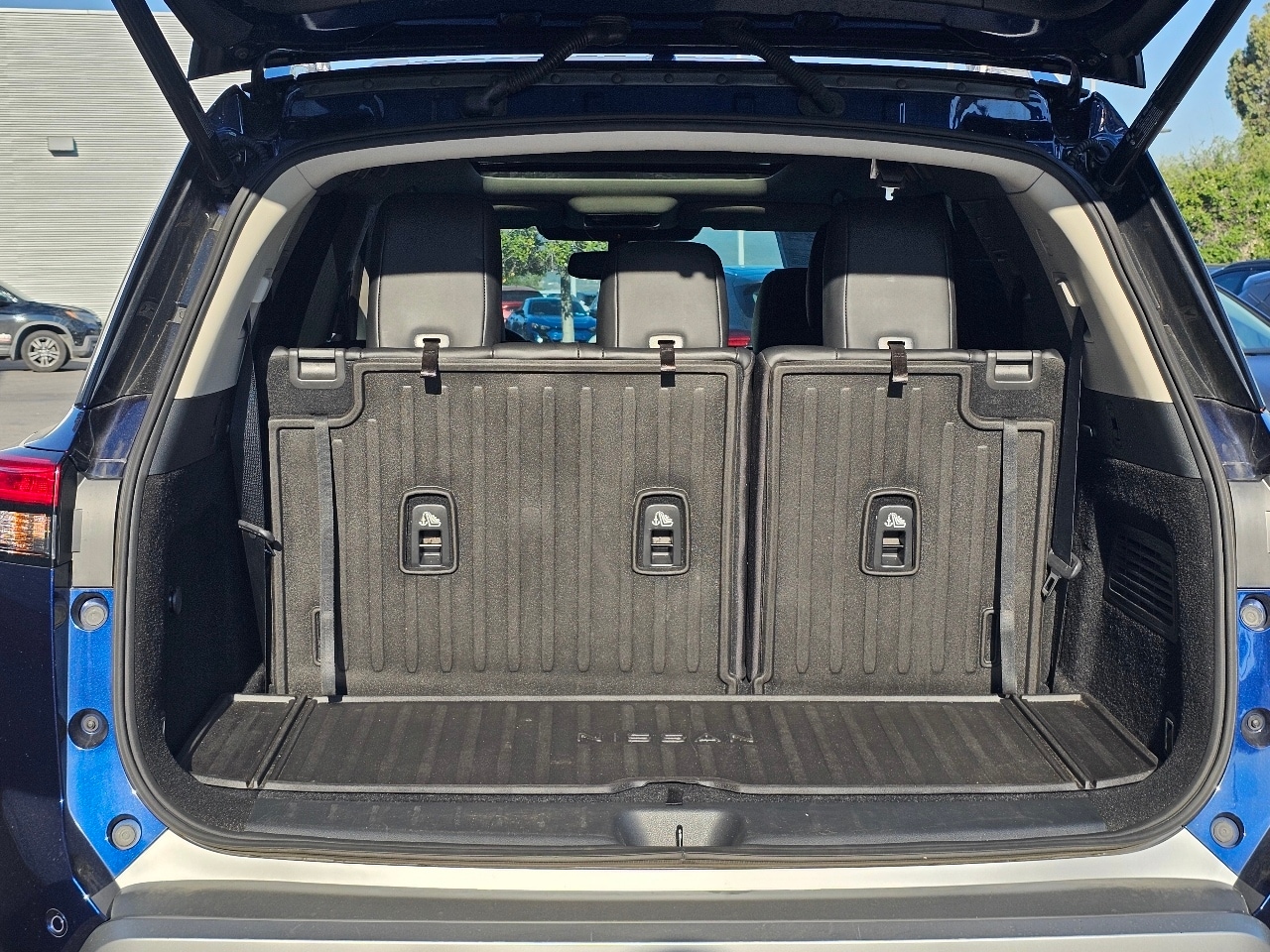 2022 Nissan Pathfinder Platinum photo 4