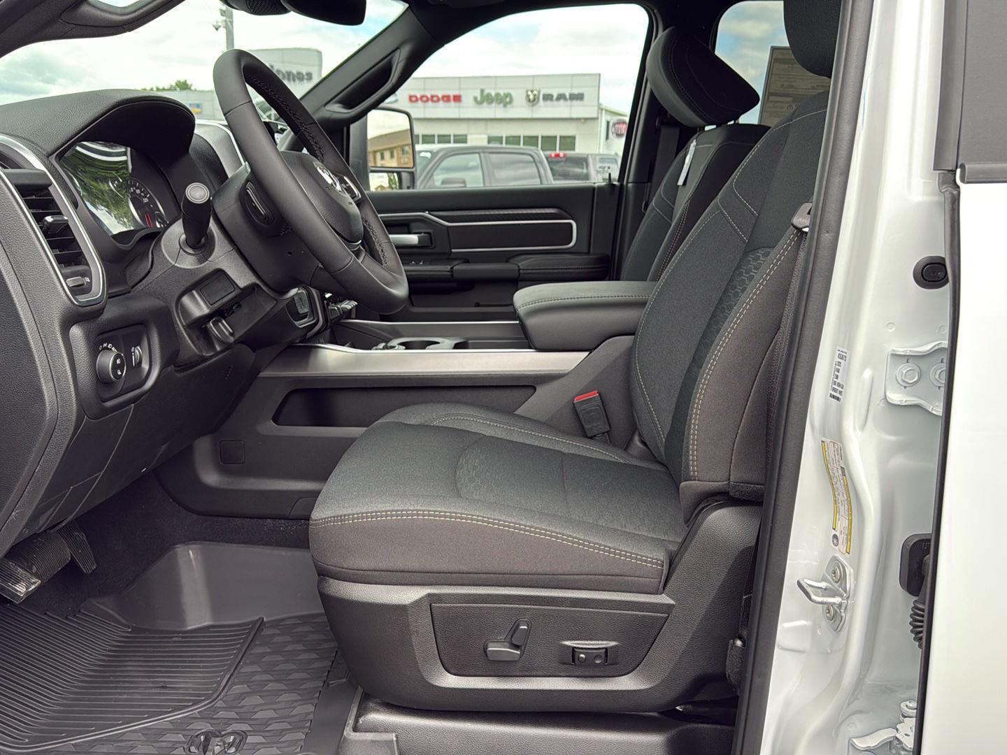 2025 Ram 2500 Big Horn photo 8
