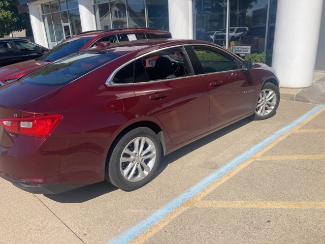 2016 Chevrolet Malibu 1LT photo 2