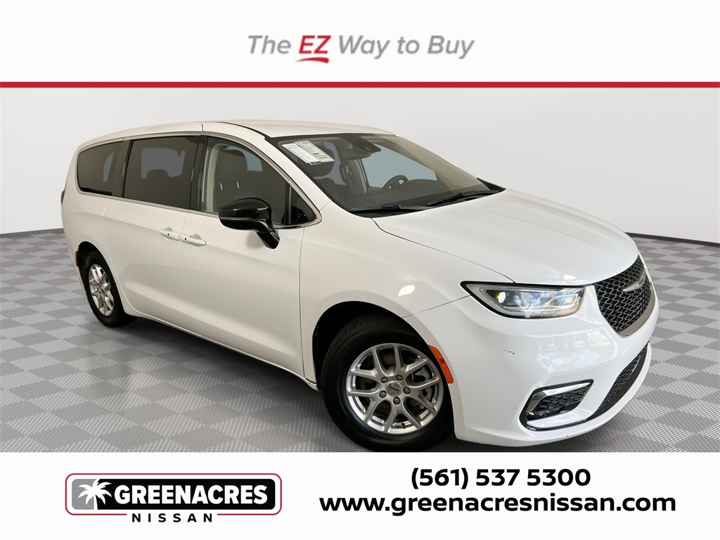 2024 Chrysler Pacifica Touring L's photo