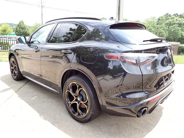 2025 Alfa Romeo Stelvio Sprint Base photo 2