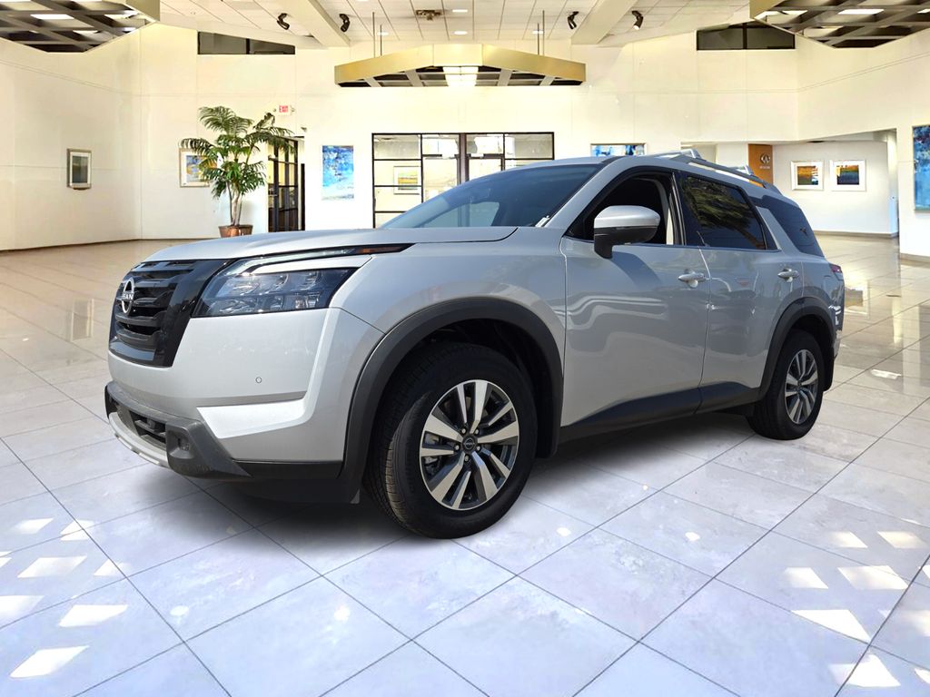 2025 Nissan Pathfinder SL photo 2