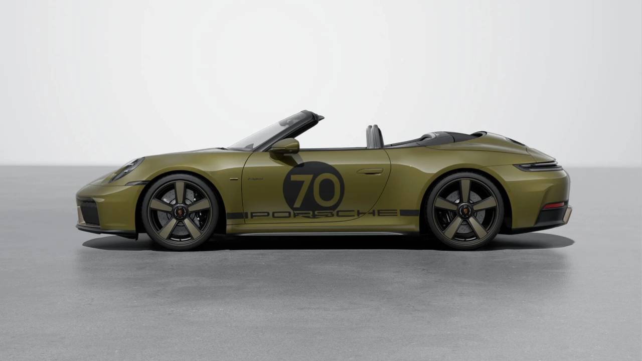 2026 Porsche 911 4 GTS photo 2