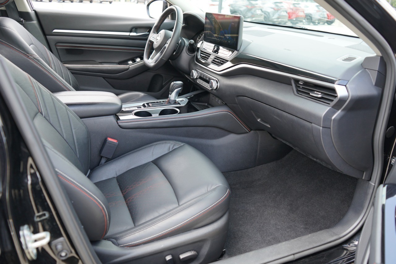 2023 Nissan Altima SR photo 14