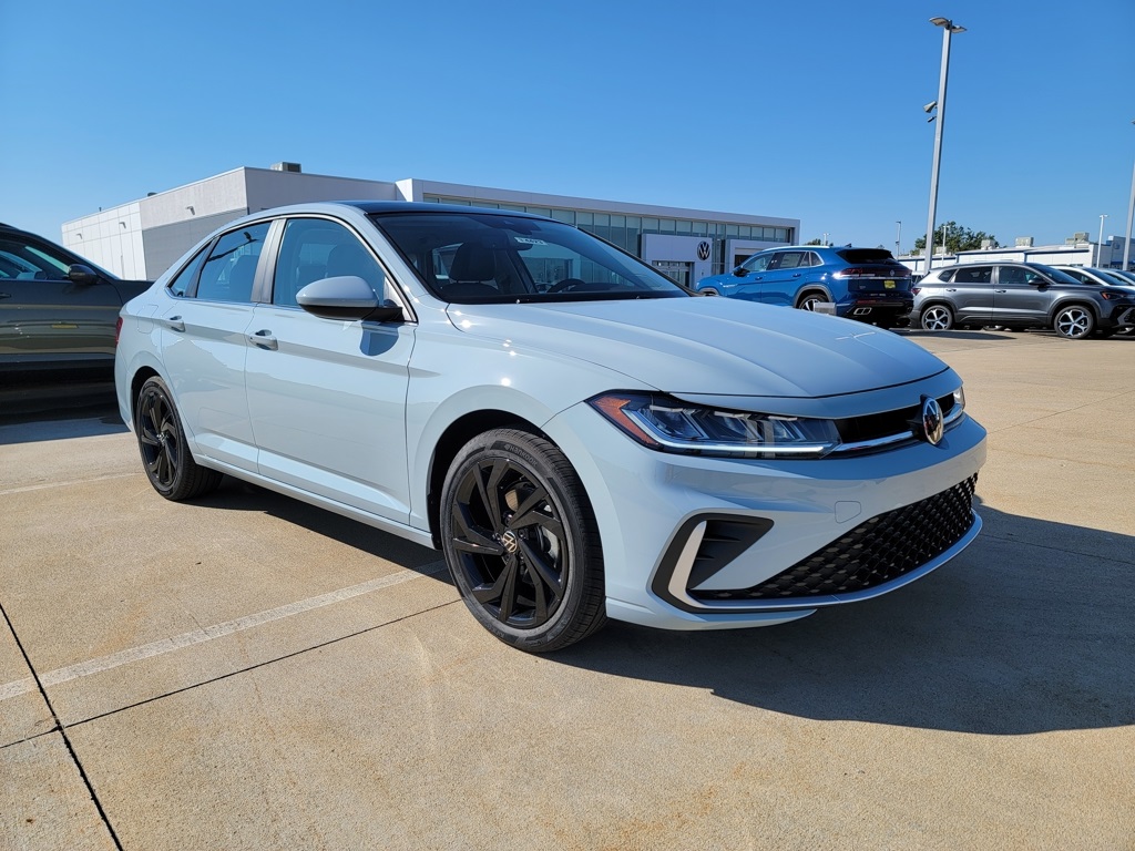 2025 Volkswagen Jetta SE's photo