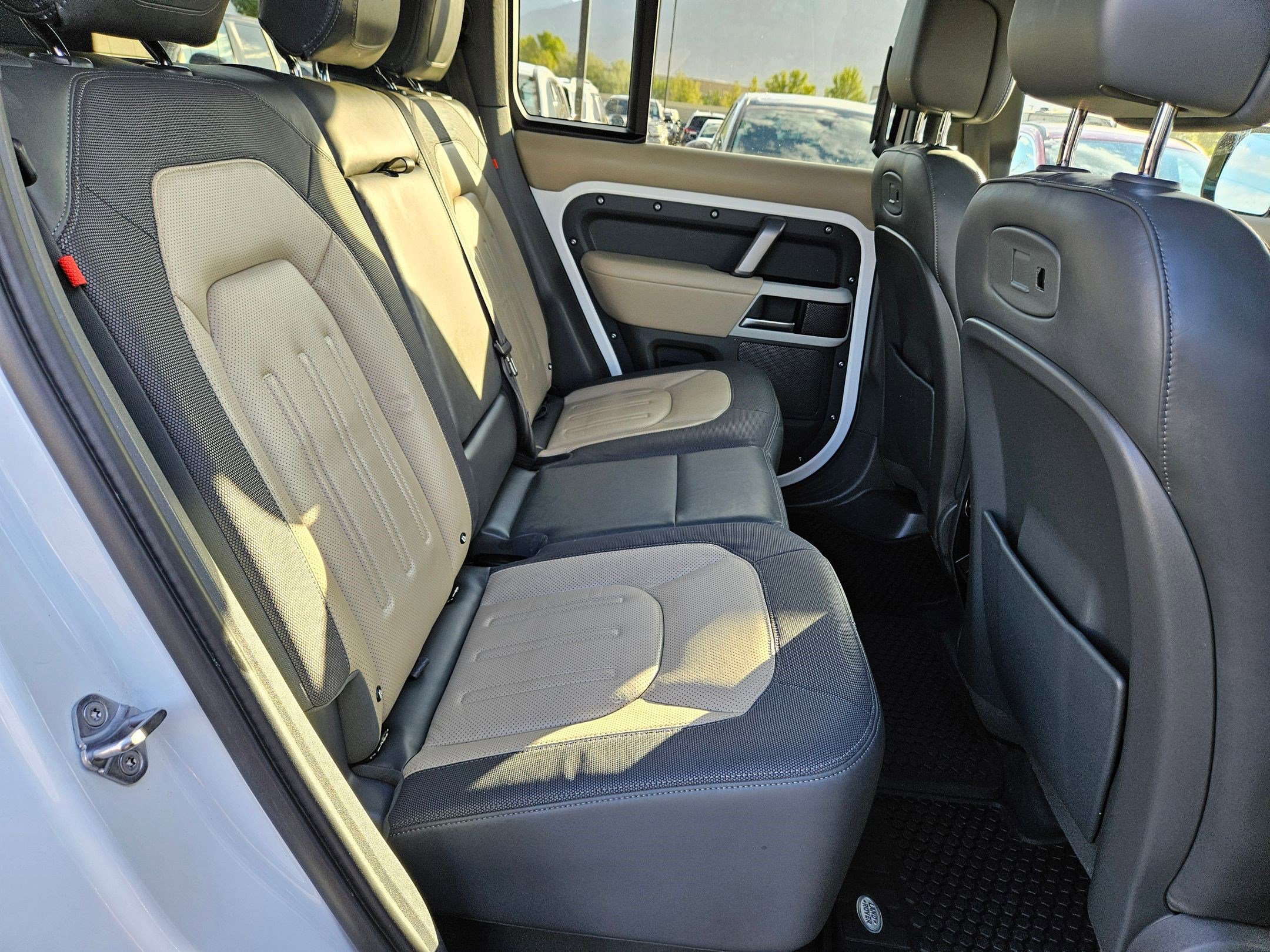2022 Land Rover Defender X-Dynamic HSE photo 30