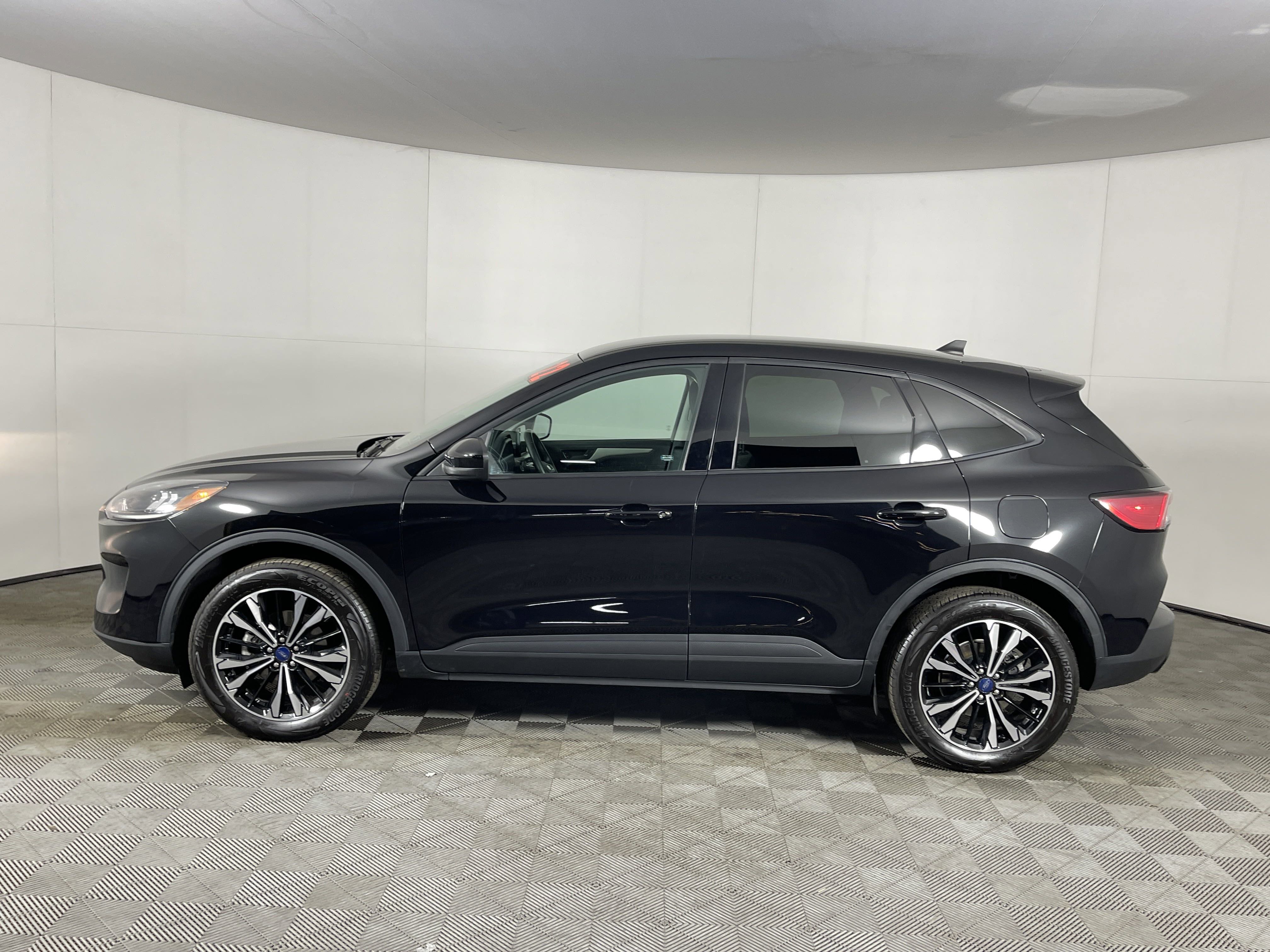 2022 Ford Escape SE photo 3