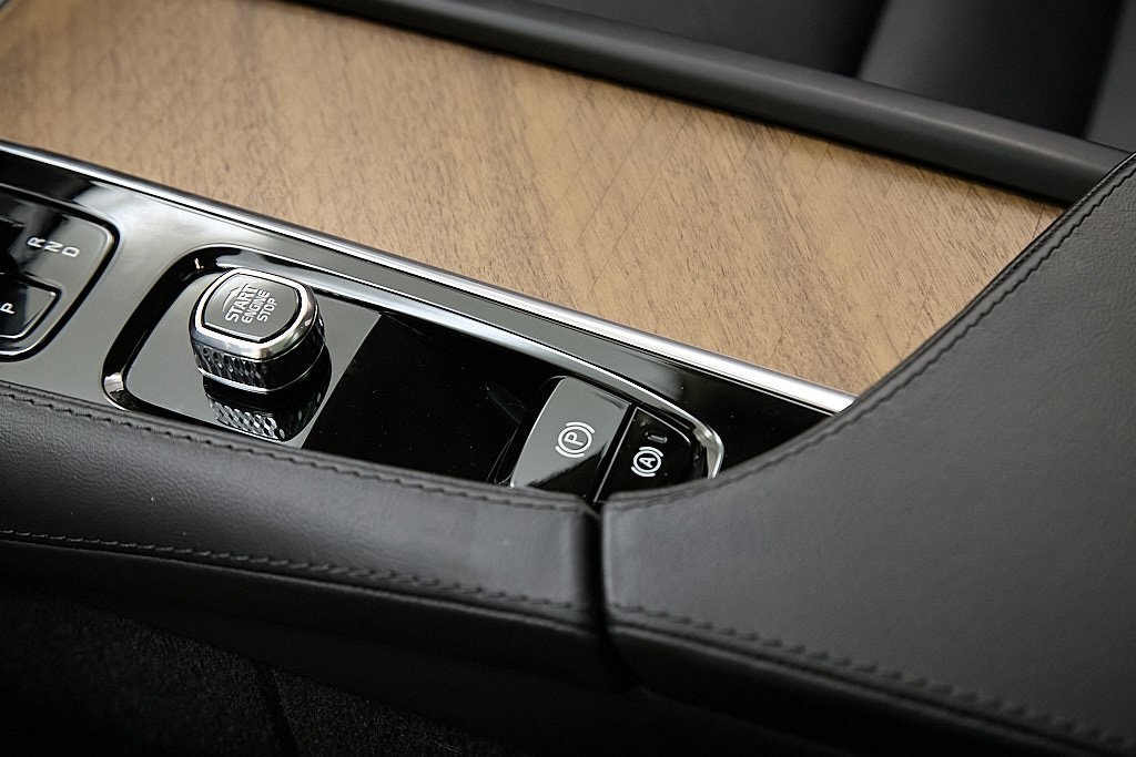 2023 VOLVO XC90 - Image 20