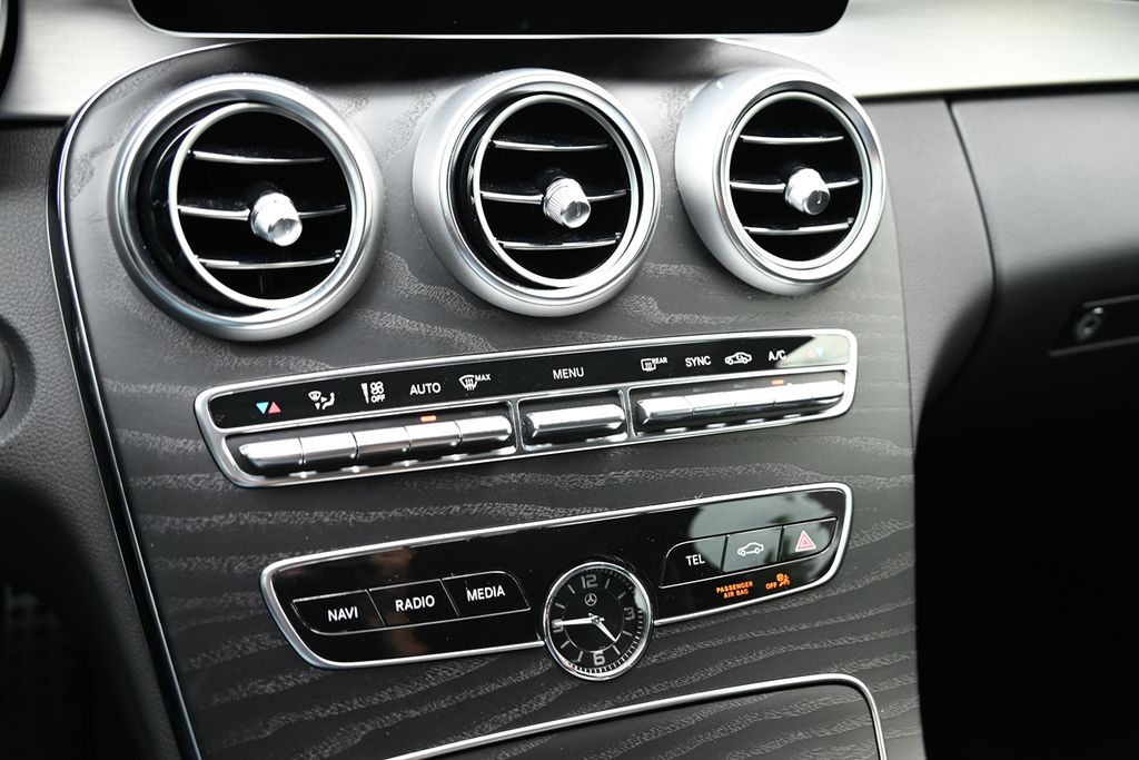 2022 Mercedes Benz C 300 photo 22