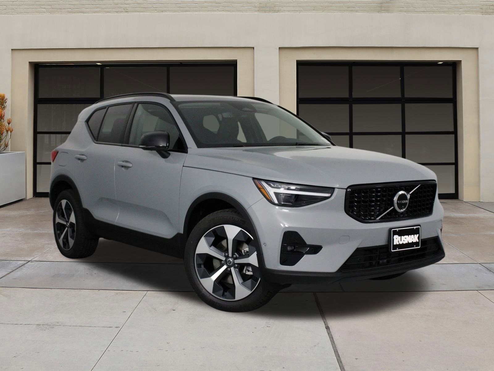 2026 Volvo XC40 Plus photo 15