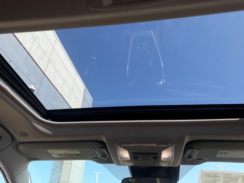 2024 Toyota RAV4 Hybrid XLE photo 14