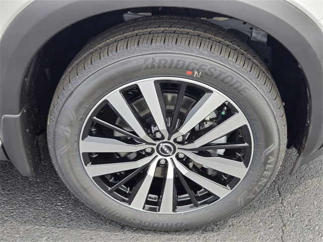 2025 Nissan Pathfinder Platinum photo 16