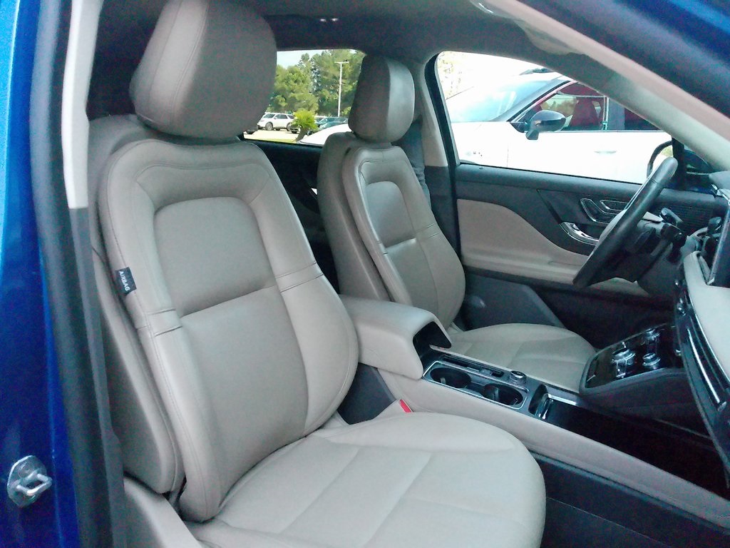 2020 Lincoln Corsair Standard photo 11