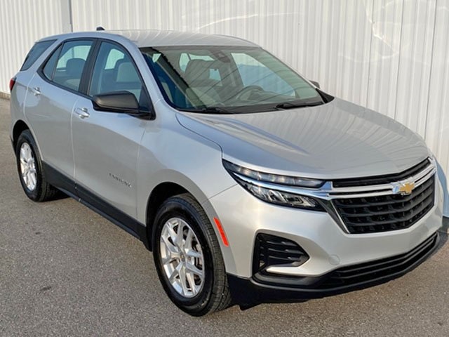 2022 Chevrolet Equinox LS photo 2
