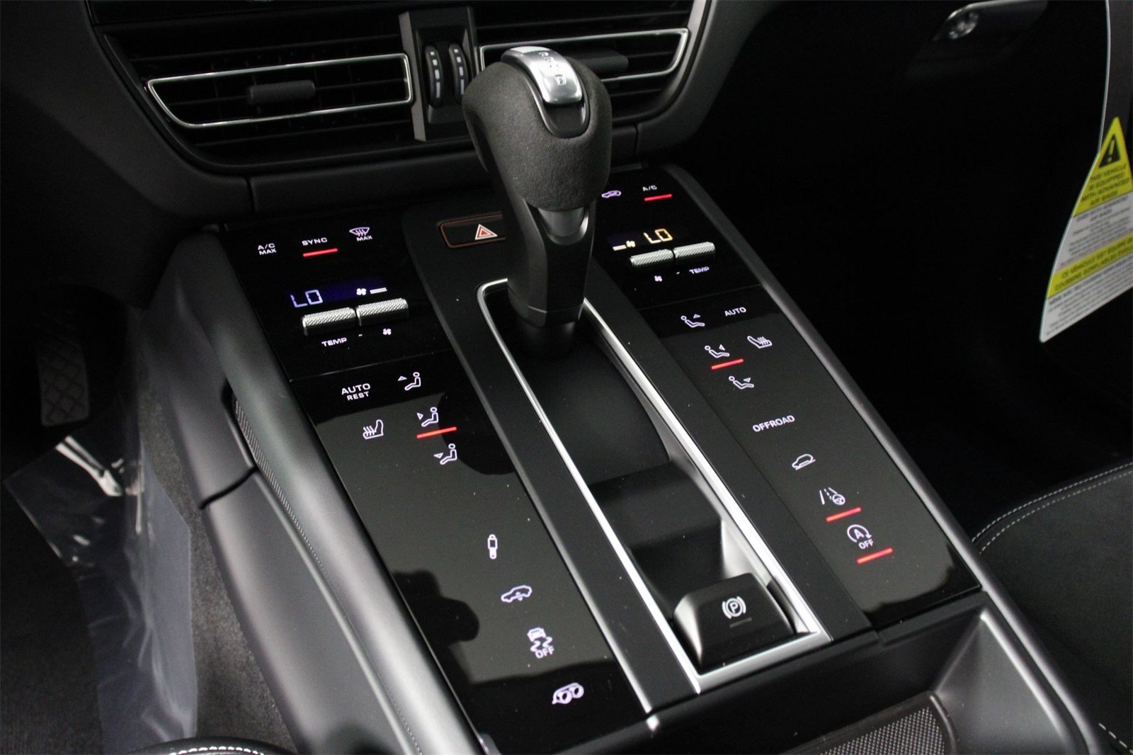 2025 Porsche Macan GTS photo 14