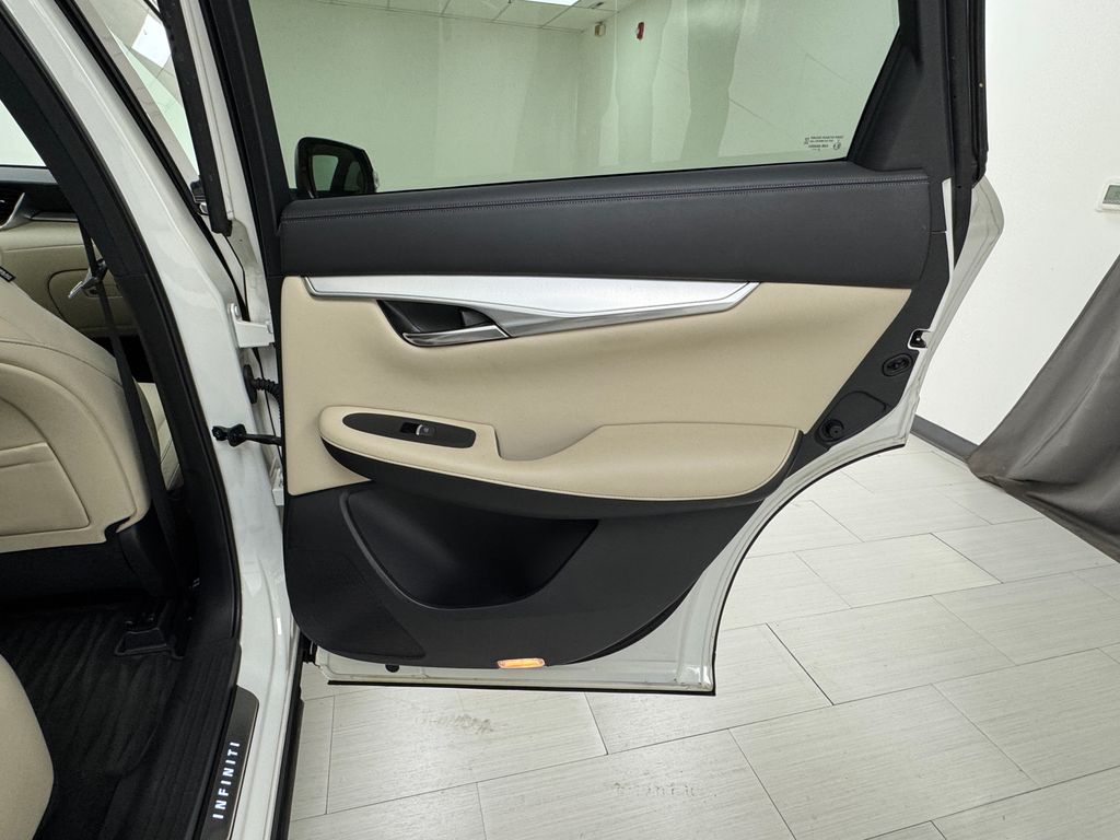 2020 Infiniti QX50 Luxe AWD photo 15
