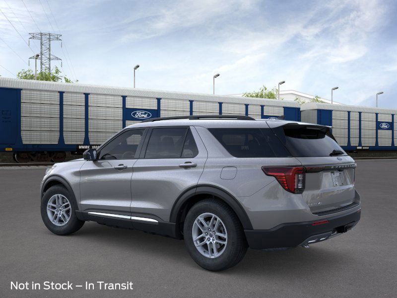 2025 Ford Explorer photo 2