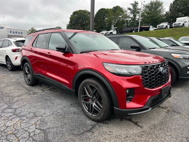 2025 Ford Explorer ST photo 2