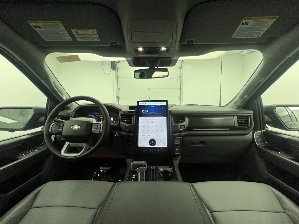 2025 Ford F-150 Lightning photo 2