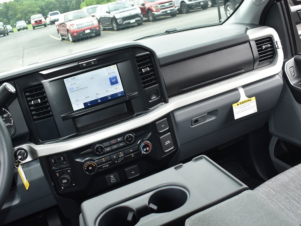 2025 Ford F-250 XLT photo 12