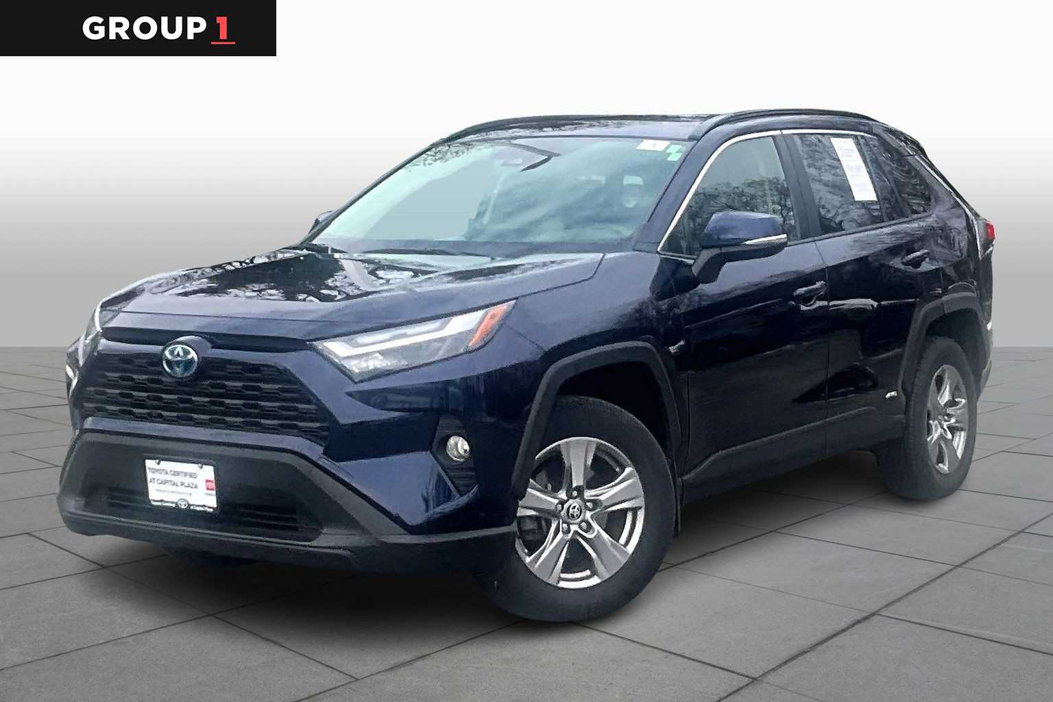 2024 Toyota RAV4 XLE's photo