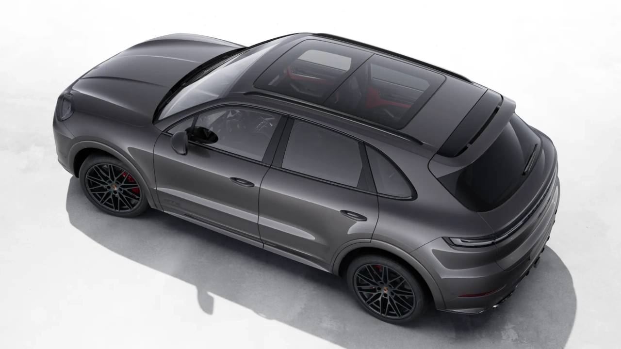 2025 Porsche Cayenne GTS photo 4