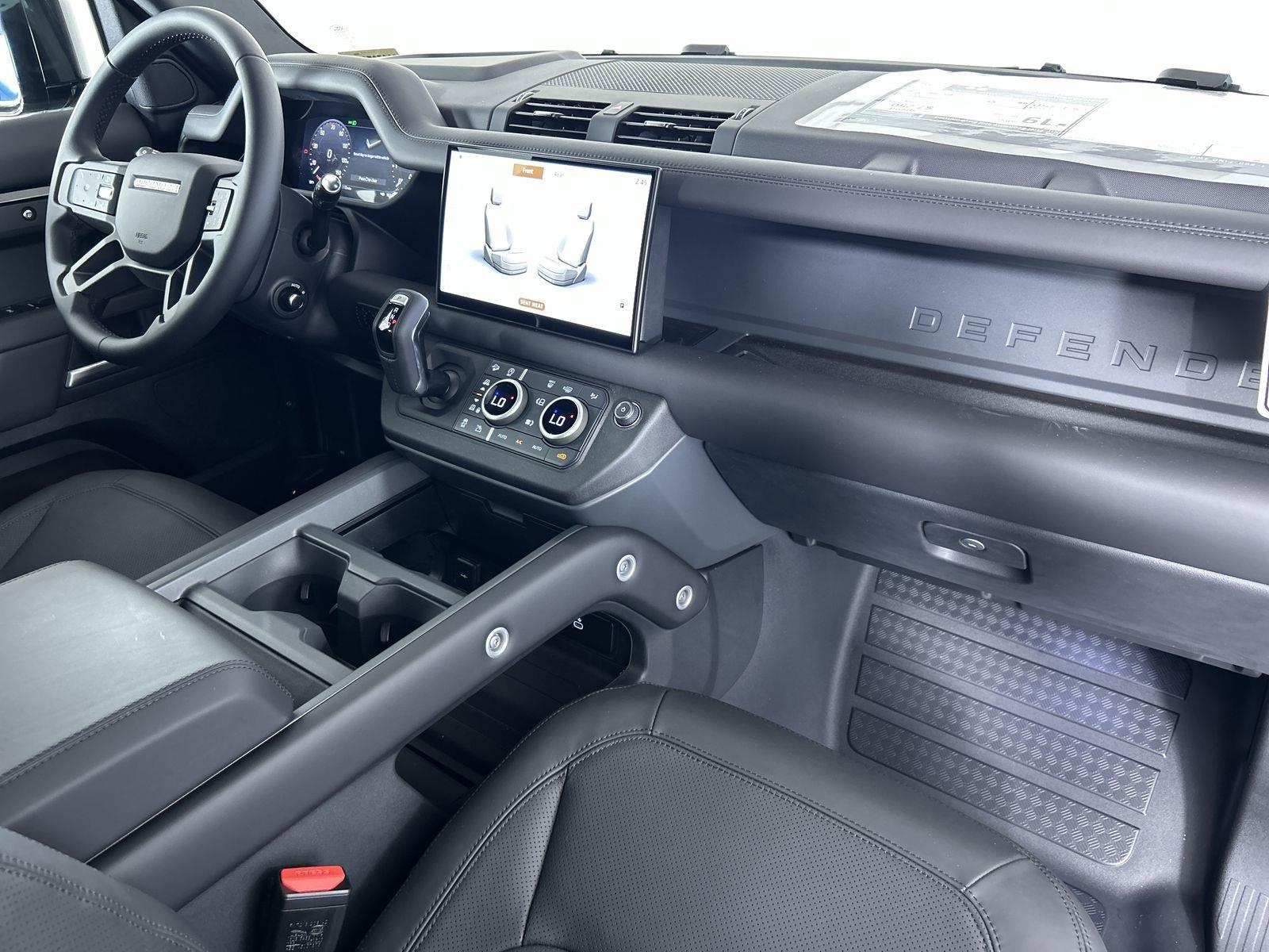 2025 Land Rover Defender 130 X-Dynamic SE photo 32