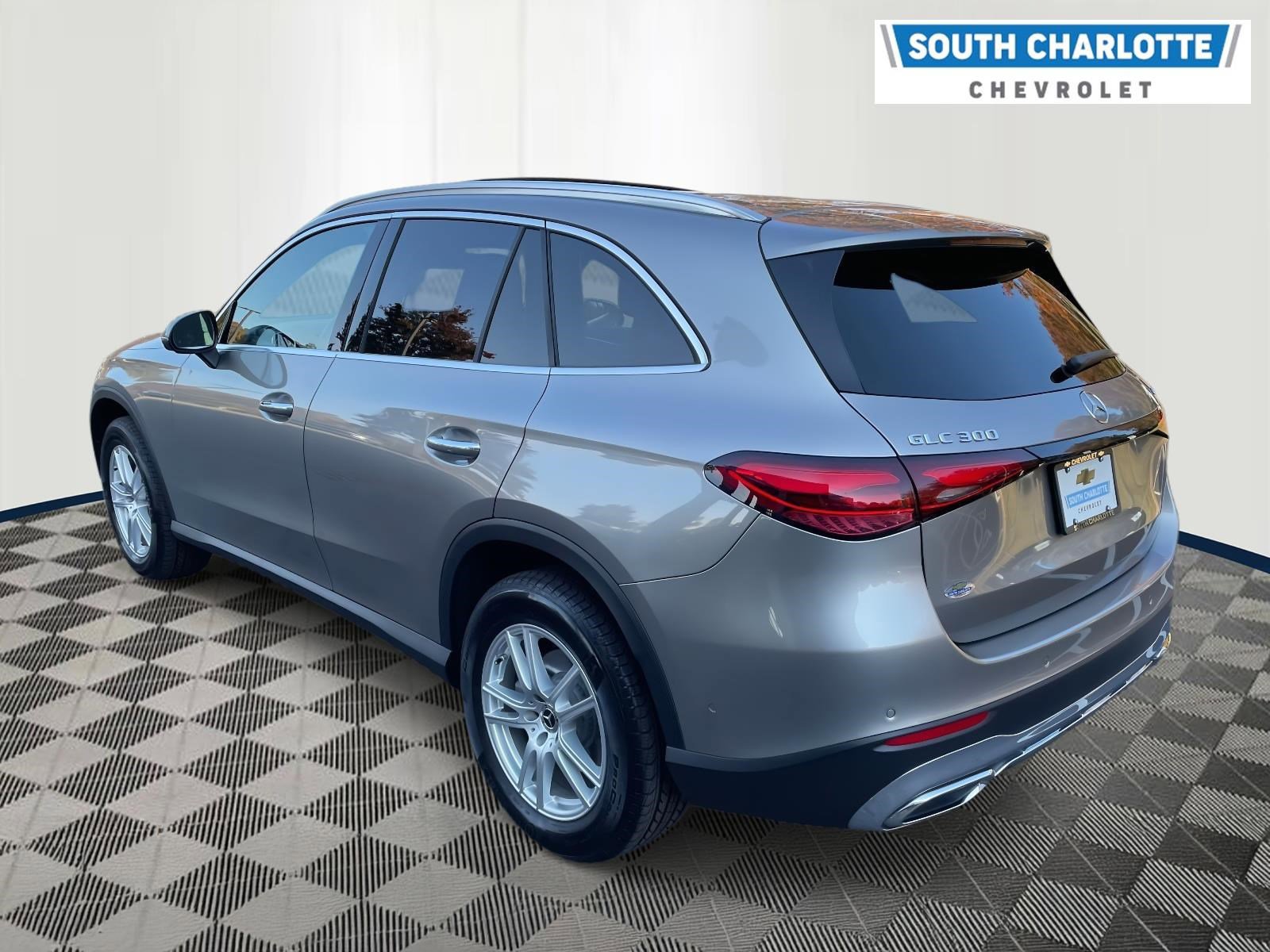 2023 Mercedes Benz GLC 300 4MATIC photo 3