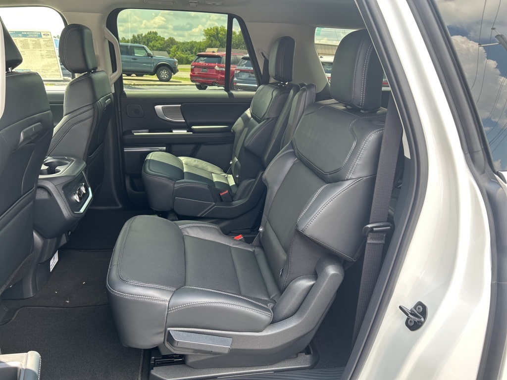 2025 Ford Expedition Platinum MAX photo 13