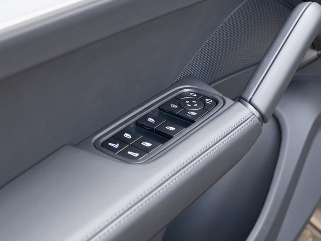 2026 Porsche Cayenne photo 15