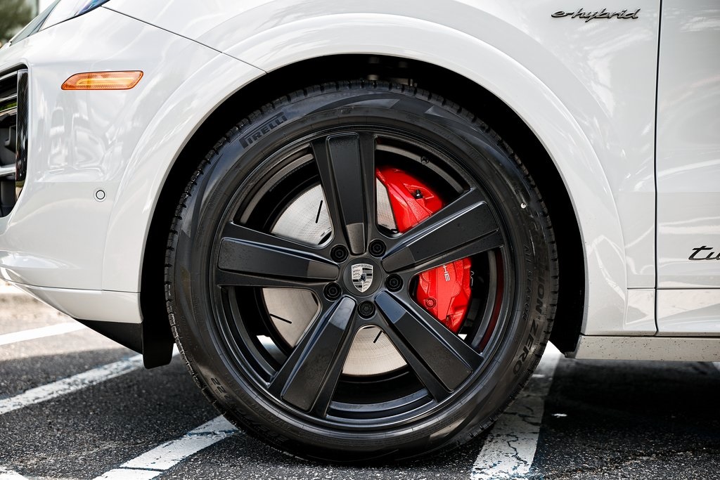 2025 Porsche Cayenne Turbo E-Hybrid photo 11