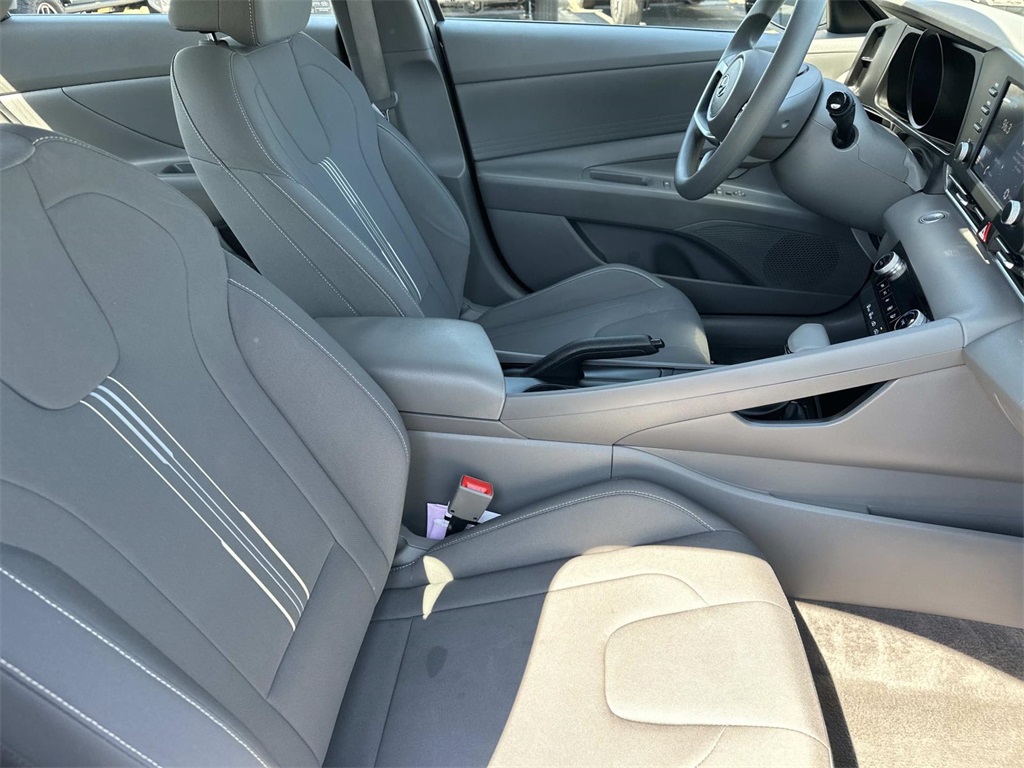 2023 Hyundai Elantra SEL photo 15