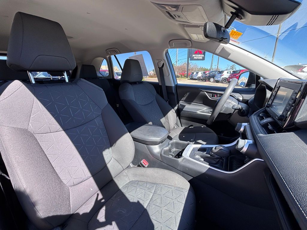 2022 Toyota RAV4 XLE photo 23