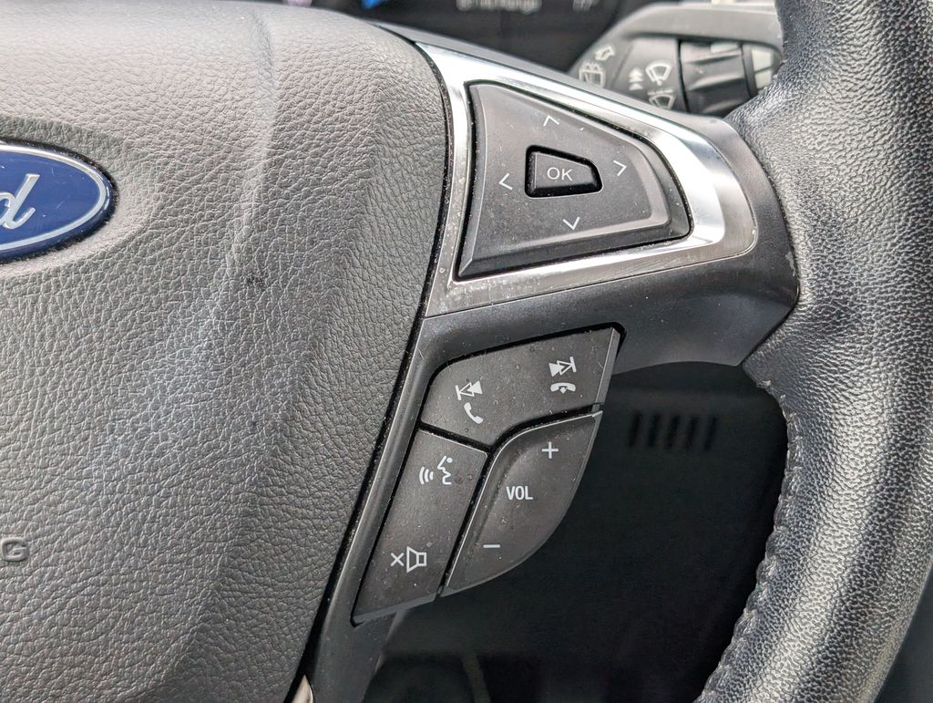 2021 Ford Edge SEL photo 14
