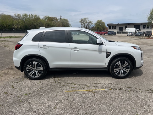 2025 Mitsubishi Outlander Sport ES photo 8