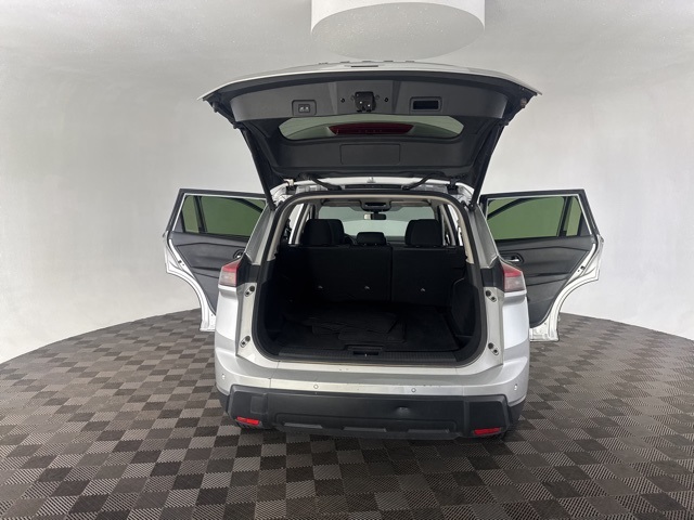 2024 Nissan Rogue SV photo 13
