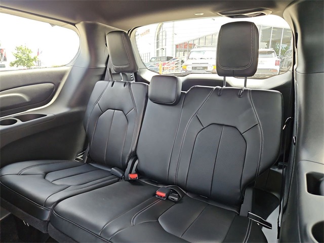 2025 Chrysler Pacifica photo 19
